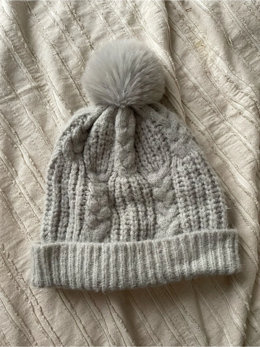 Cozy Cable Knit Pom Beanie - Light Gray